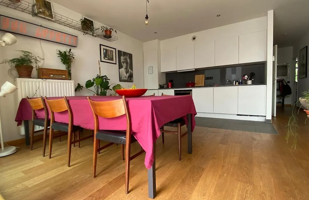 Spacious & Cosy Apartment Center-1