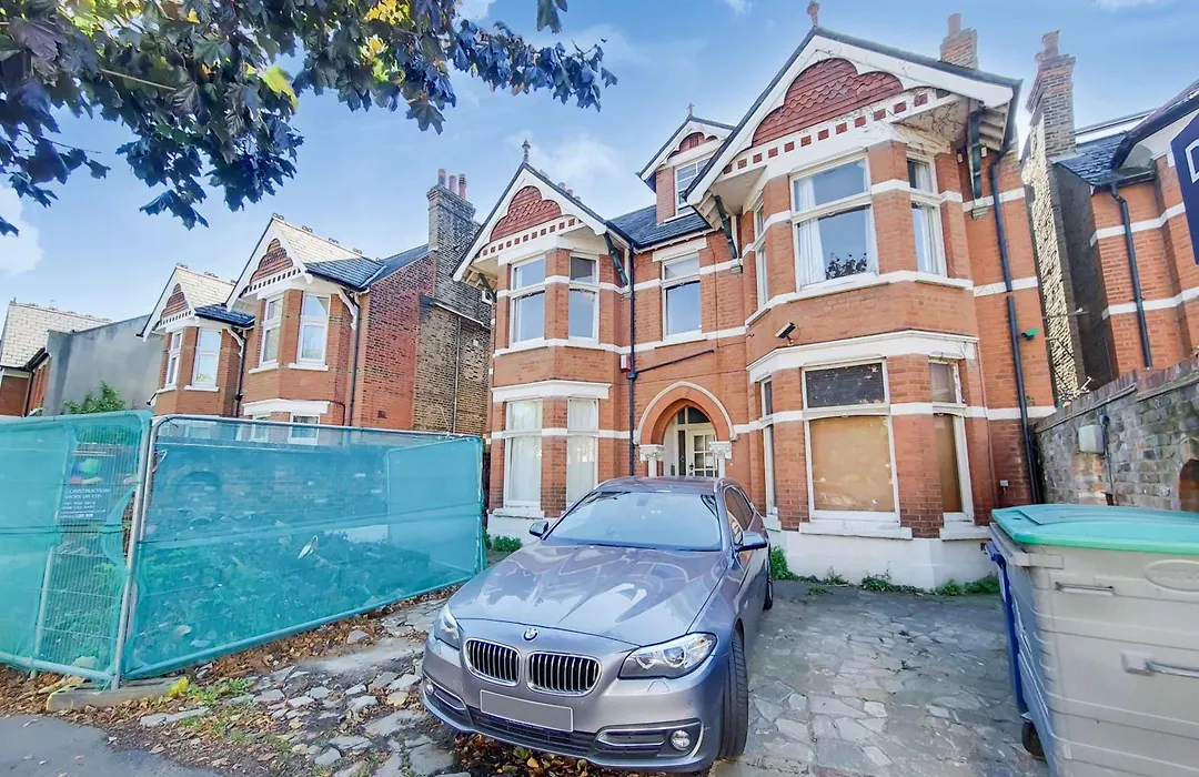Ealing Apartment Near Walpole Park & Workspace-1