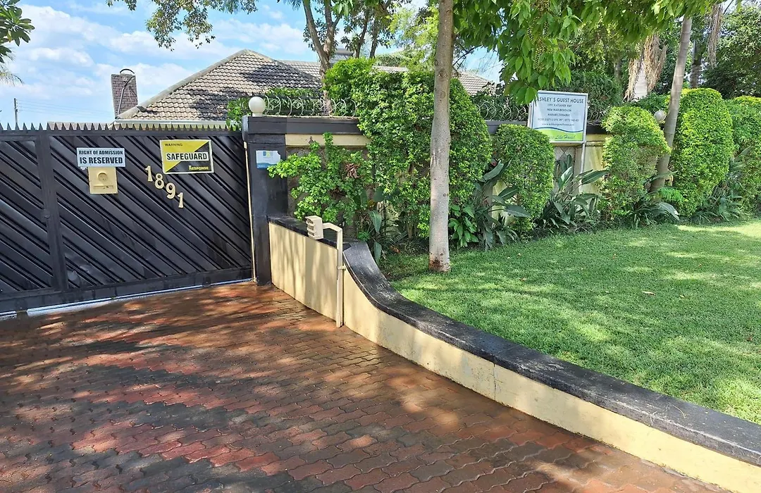 Guesthouse With Green Garden And Pool - 2102-1