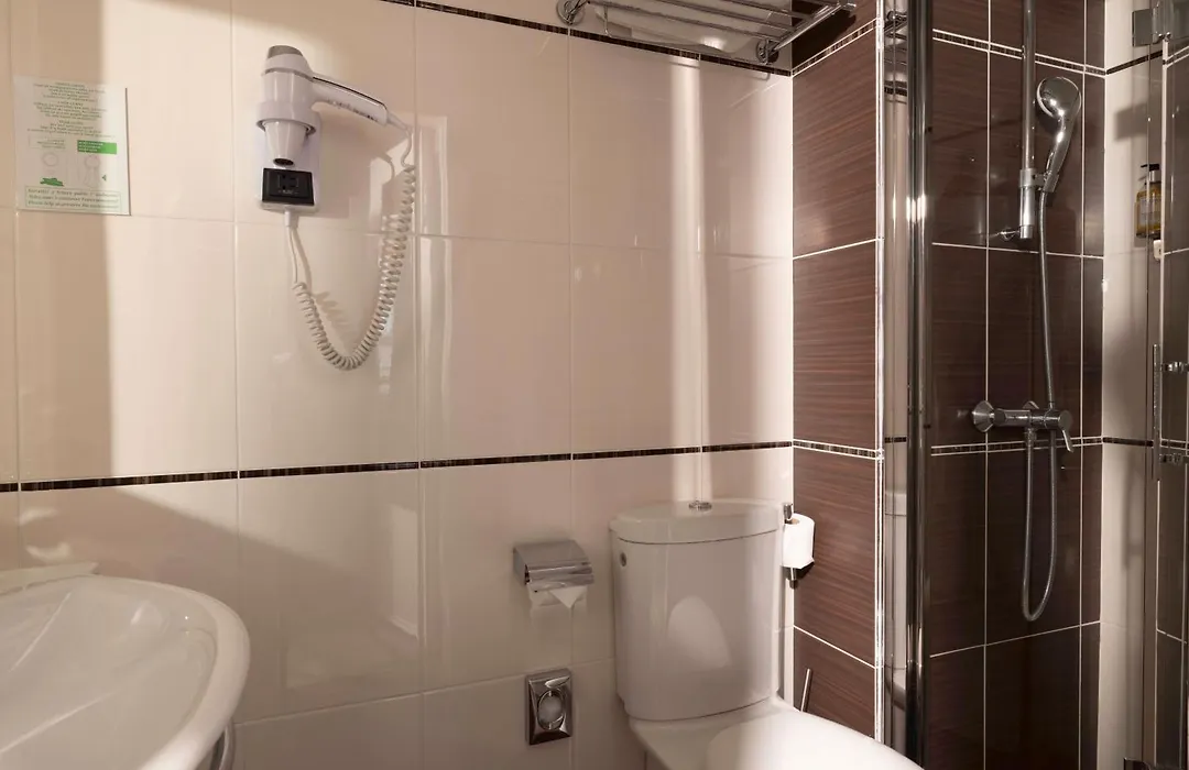 Hotel Elysees Bassano-1