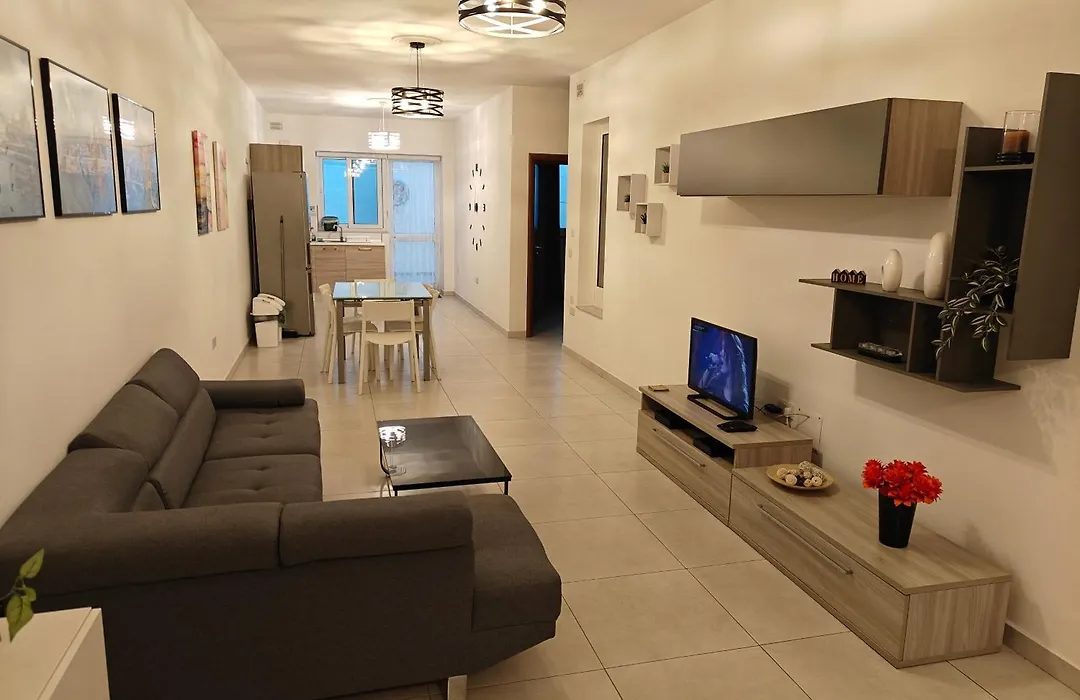Boutique Ivy Rose 2-Bed Home, Heart Of Marsaxlokk-1