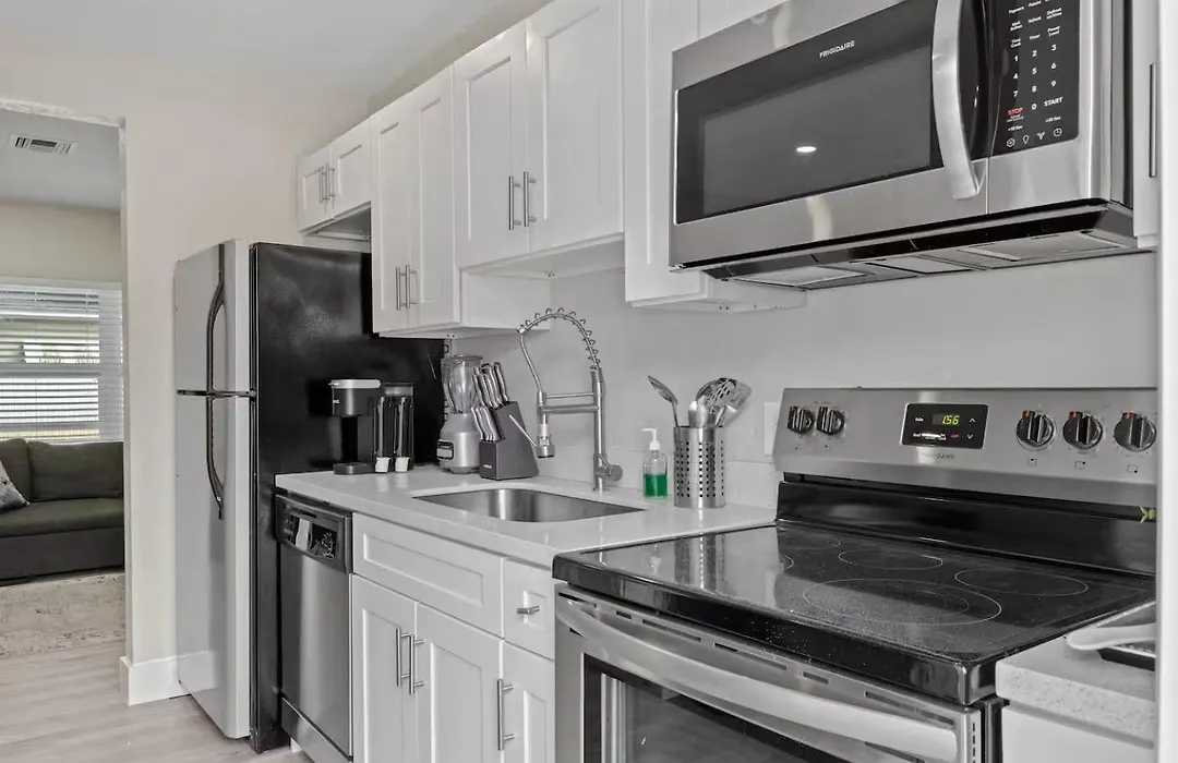 Charming North Miami Home With Private Yard — Pet-Friendly & Near Beach-1