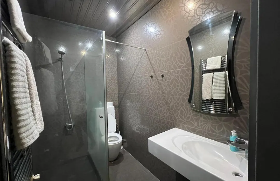 Balcony Modern Apartment Near Opera And Cascade, Middle Of City Center-1