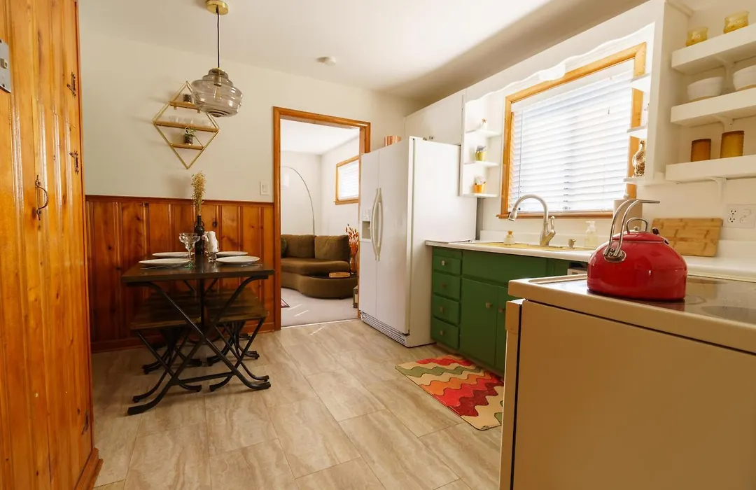 Retro 70S Styled Home 15 Min To Downtown-1