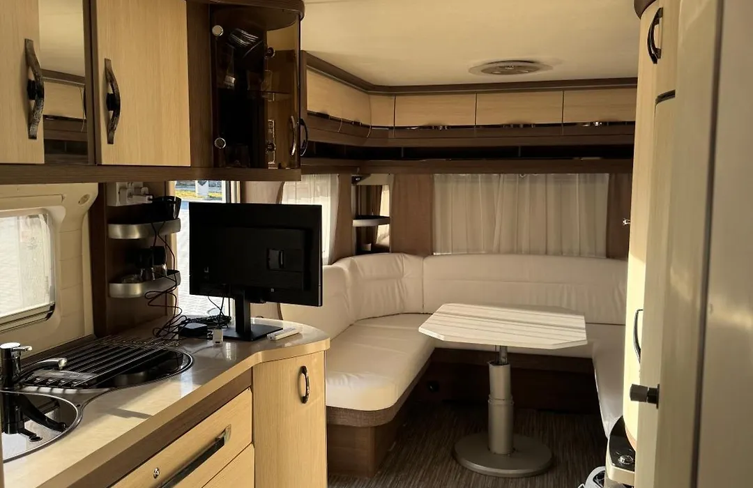 Caravan For Rent-1