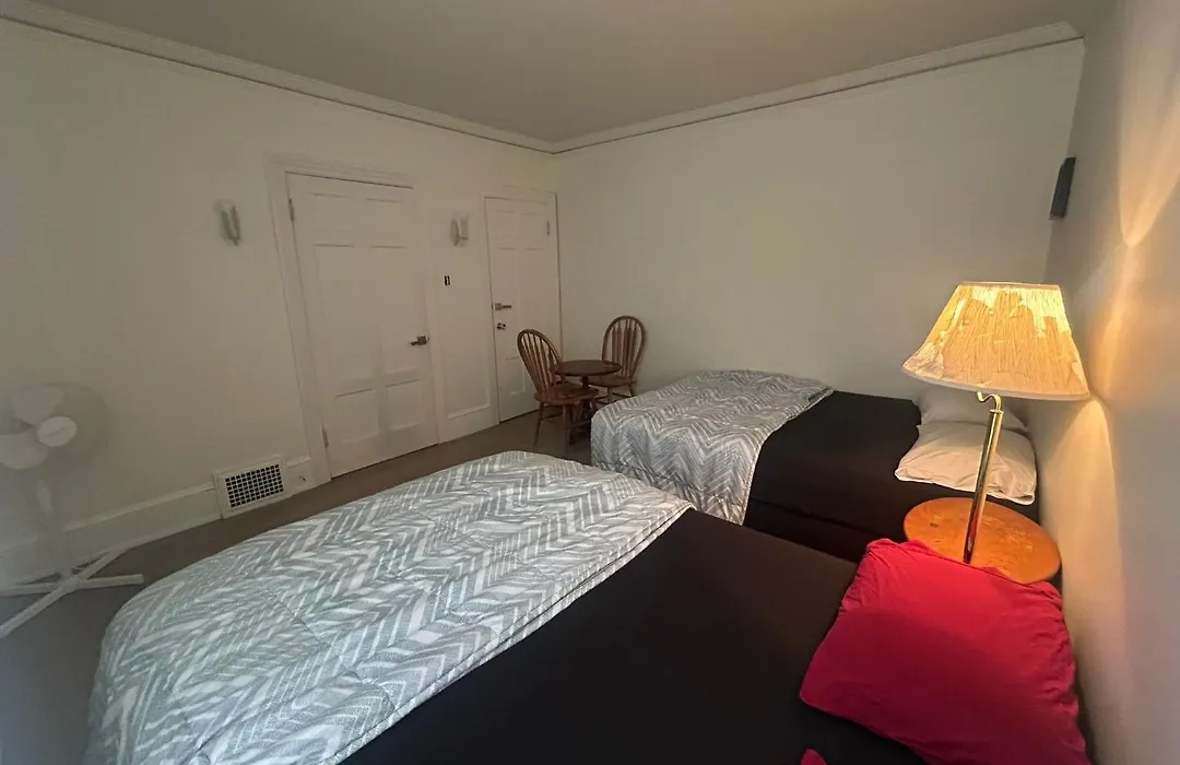 Vancouver Guest House - Airport 10 Min - Free Parking & Fast Wi-Fi-1