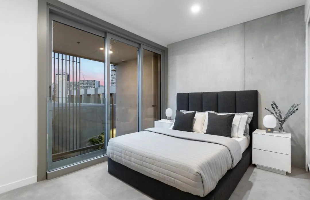 Skytower View Luxury 2 Bedroom With Balcony Parking-1