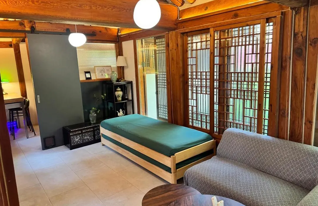 HausDa SamCheong Private Yard Hanok 3BR 4Bed 6Person 8table-1
