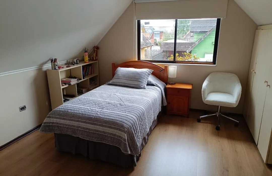 Casa Completa Dos Pisos, Tres Dormitorios, Terraza, Estacionamiento En Buen Barrio-1