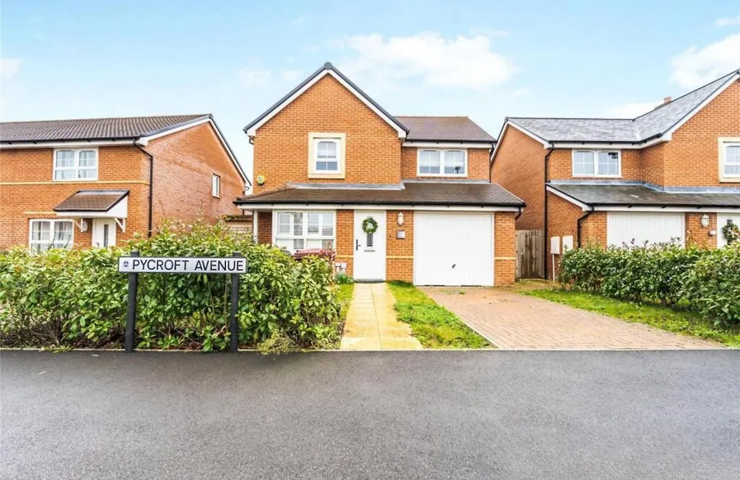 3-Bed Home Chichester with Parking, Ensuite&Garden-1