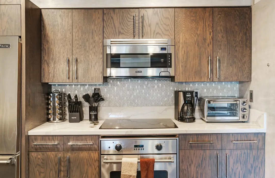 Luxury Condo Resort Amenities - Pool, Pickleball-1