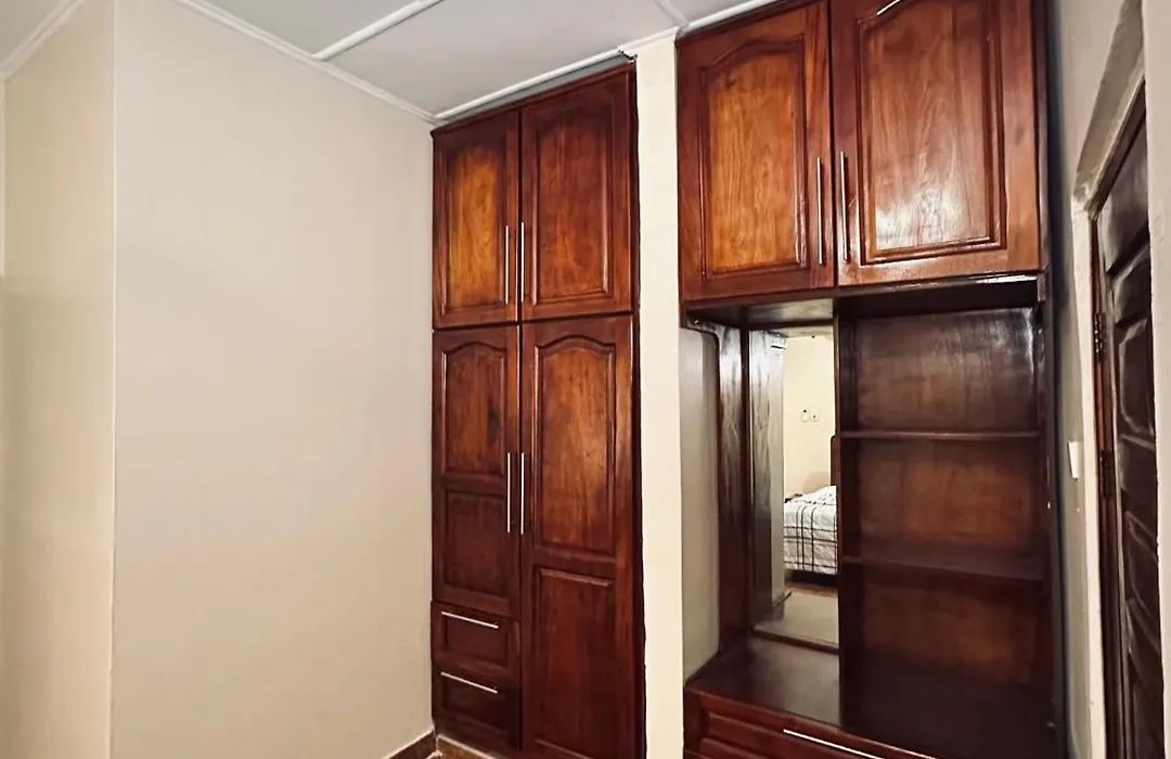 C&B House Mv-1