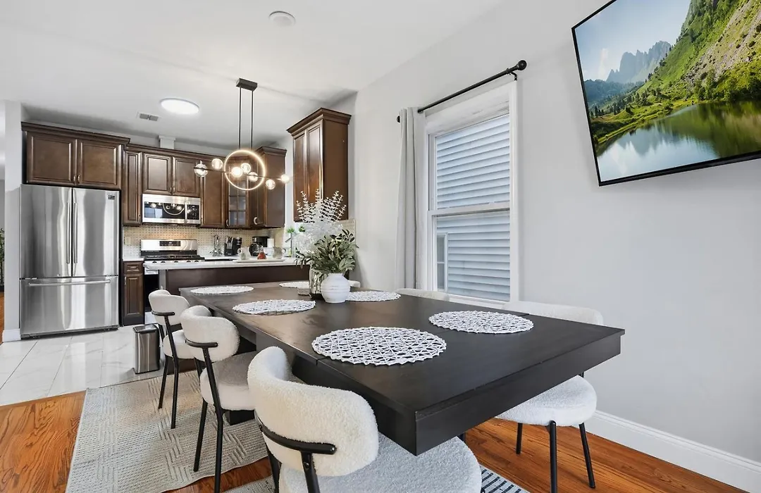 3 BR • Full Kitchen • Sleeps 8-1