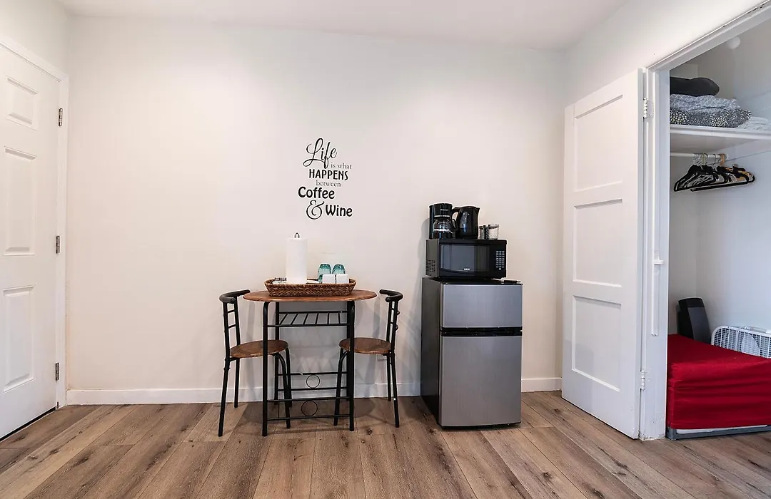 Cozy Studio Suite Near Beverly Hills For Two-1