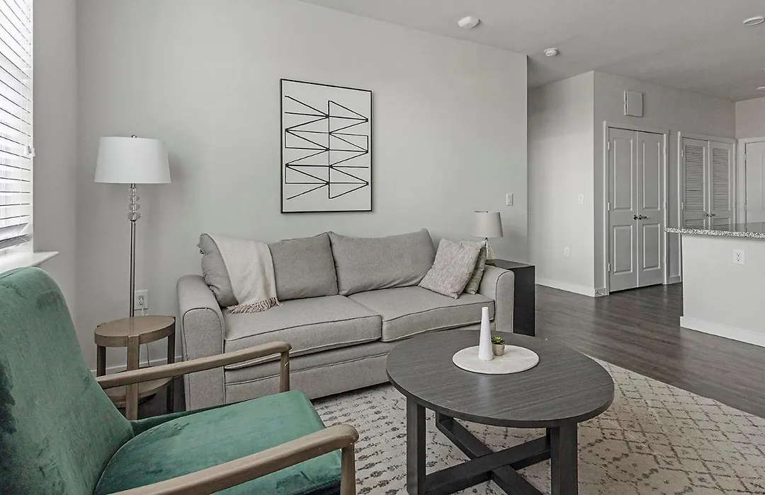 Landing Stunning 2Bd Courtyard Pool-1