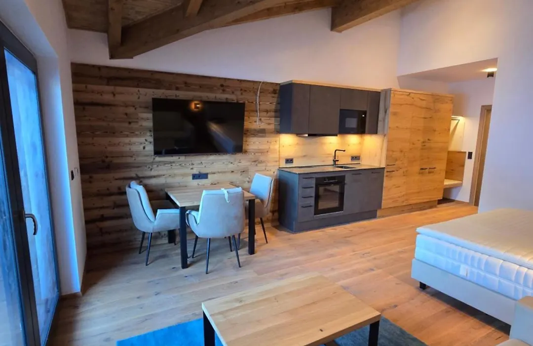Penthouse Studio II mit Balkon und Ausblick-1