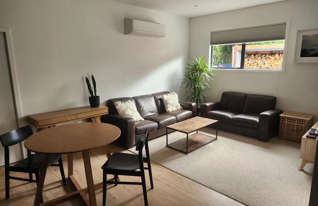 Self-Contained Flat With Private Entrance And Yard-1