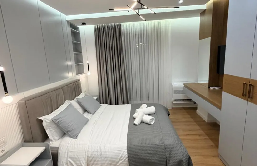 Lux Apt Korca-1