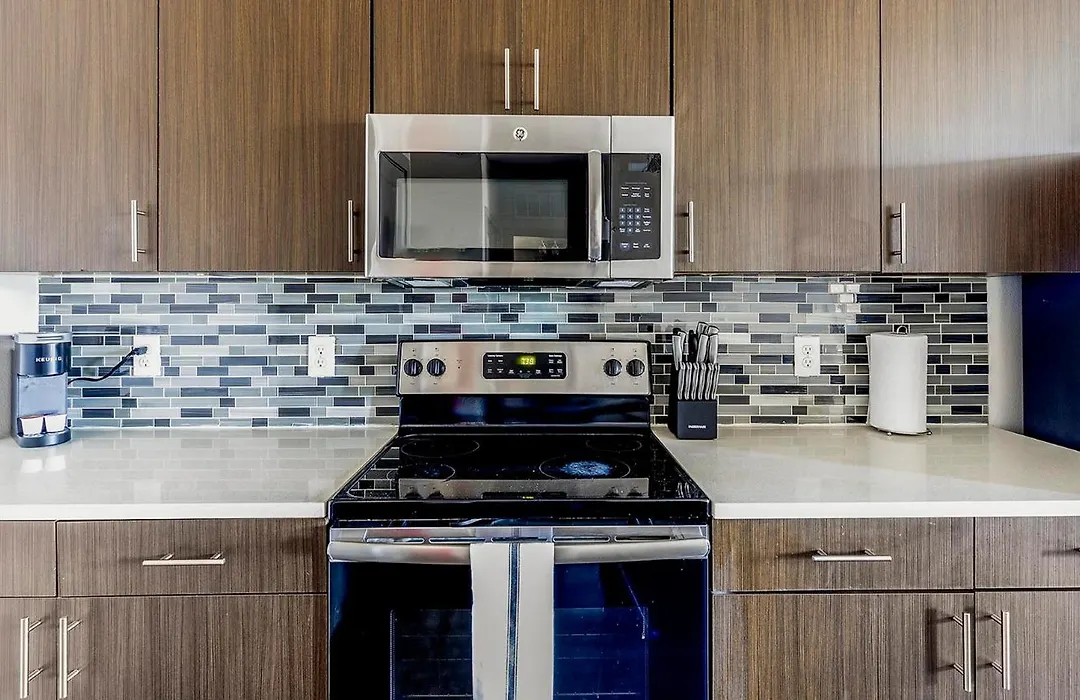 Landing Incredible 2Bd Gym Pool-1