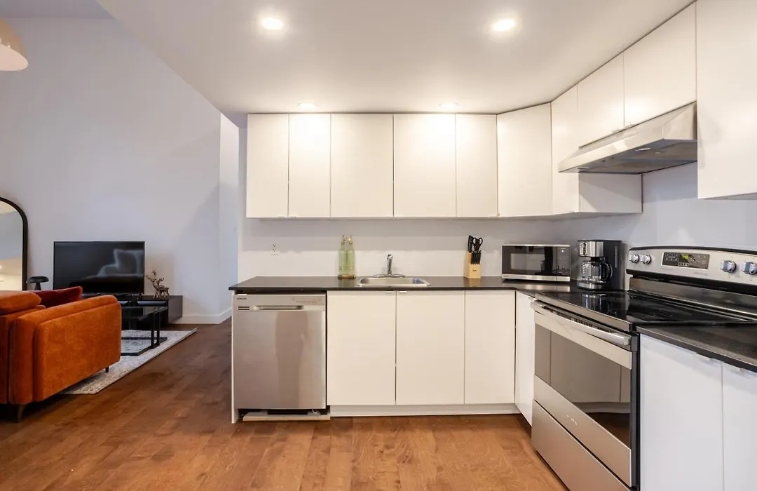 Urban Haven, Modern Comfort In Downtown Mtl-1