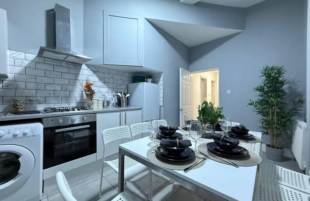 3 Bedrooms Glasgow Centre New Property-1