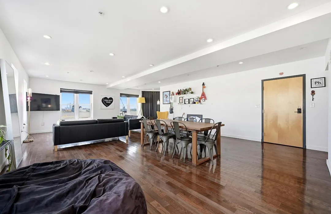 Beautiful 4Th Floor Walk-Up Apartment In Old City-1