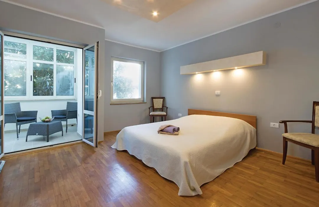 3 Bedroom Nice Apartment In Pula-1