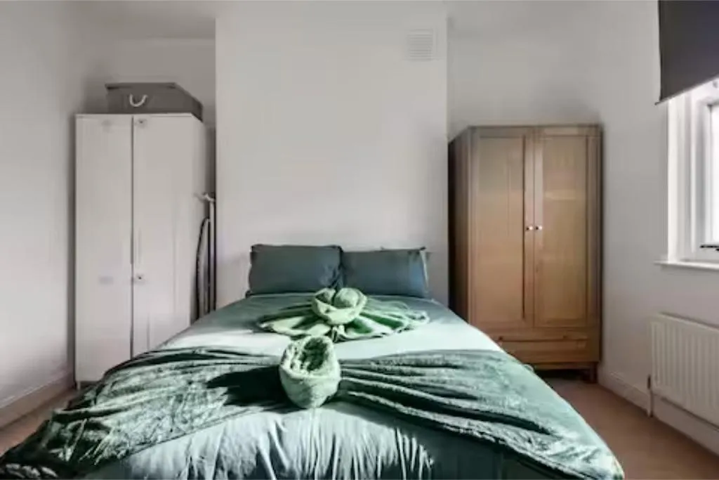 Bright Maida Vale Flat Near Shops Transport Links-1