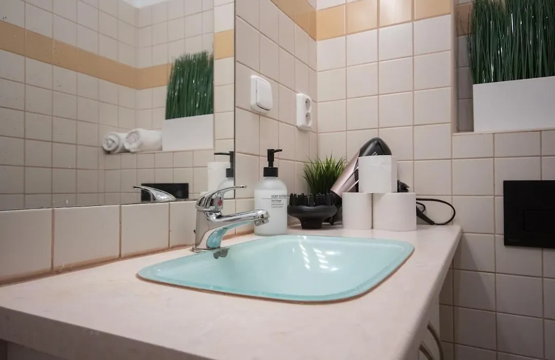 Twin Residence Retro-Cinematic Apartment In City Centre-1