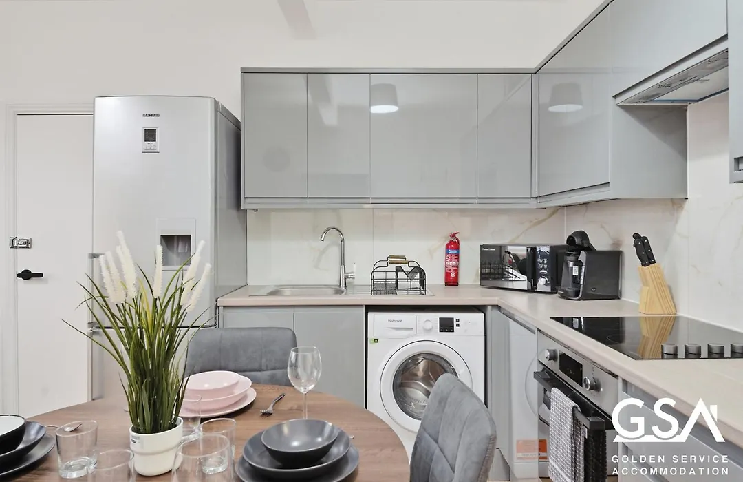 Stylish 2Br Flat By Golden Service Accommodation Holiday Lets Forest Gate-1