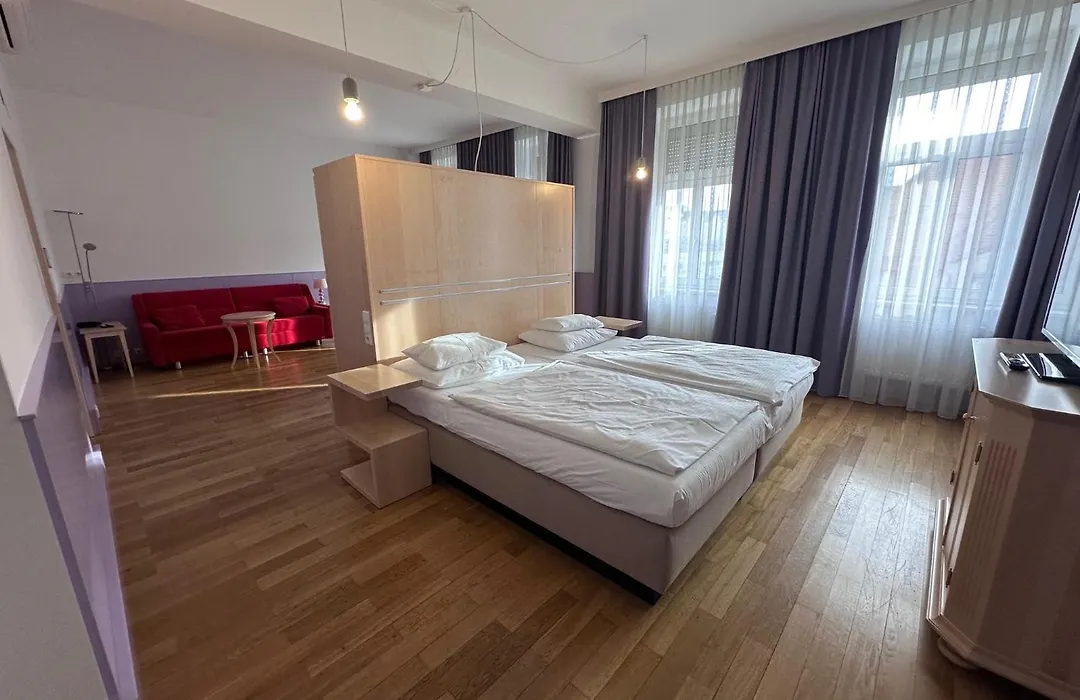 Hotel Caroline-1