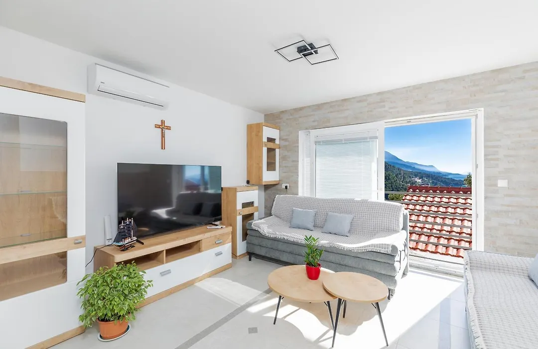 Apartments With Parking Space Brela, Makarska - 789-1