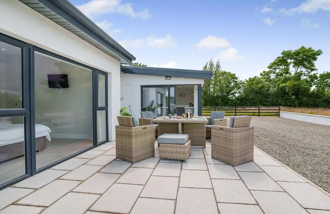 3 Bed In Tomnahealy Little Oc-T32392-1