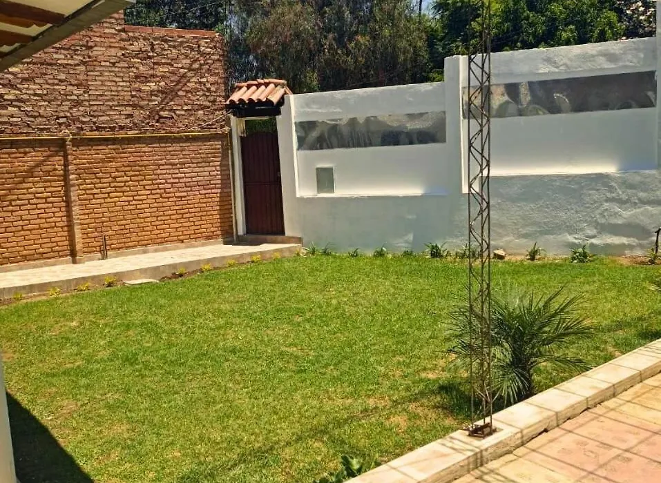Casa Con Jardin-1