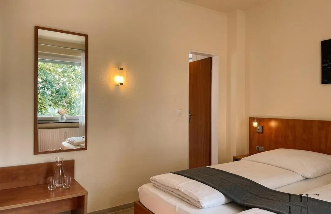 Hotel Falk-1
