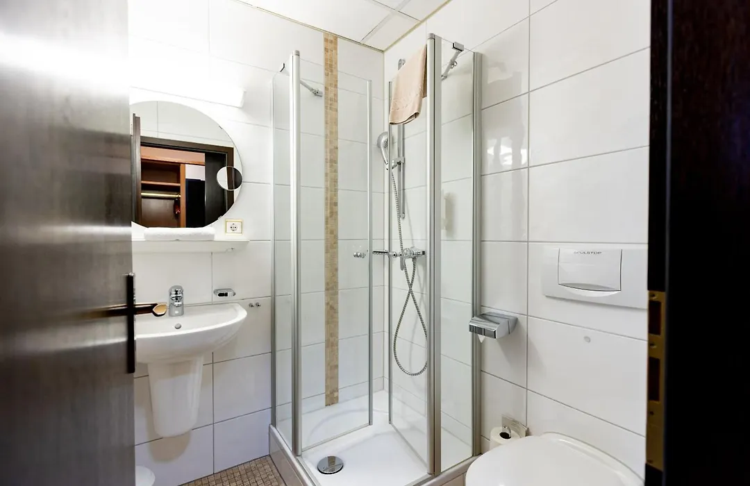 Hotel Alter Kranen-1