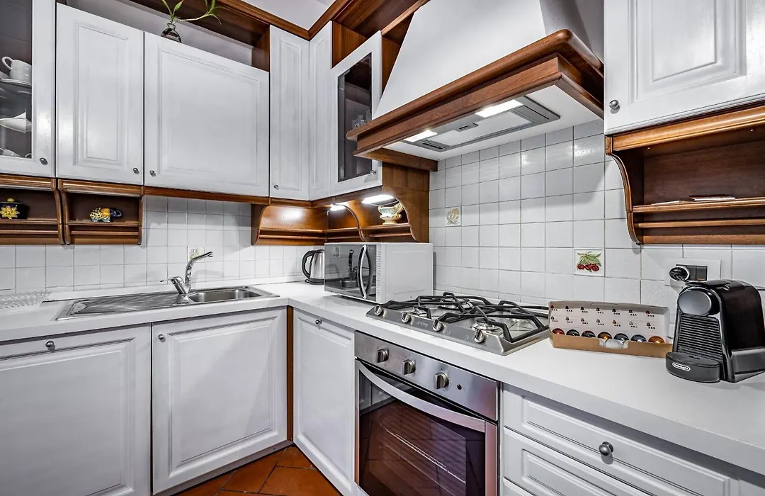 Yid Elegant Apt With Garage-1