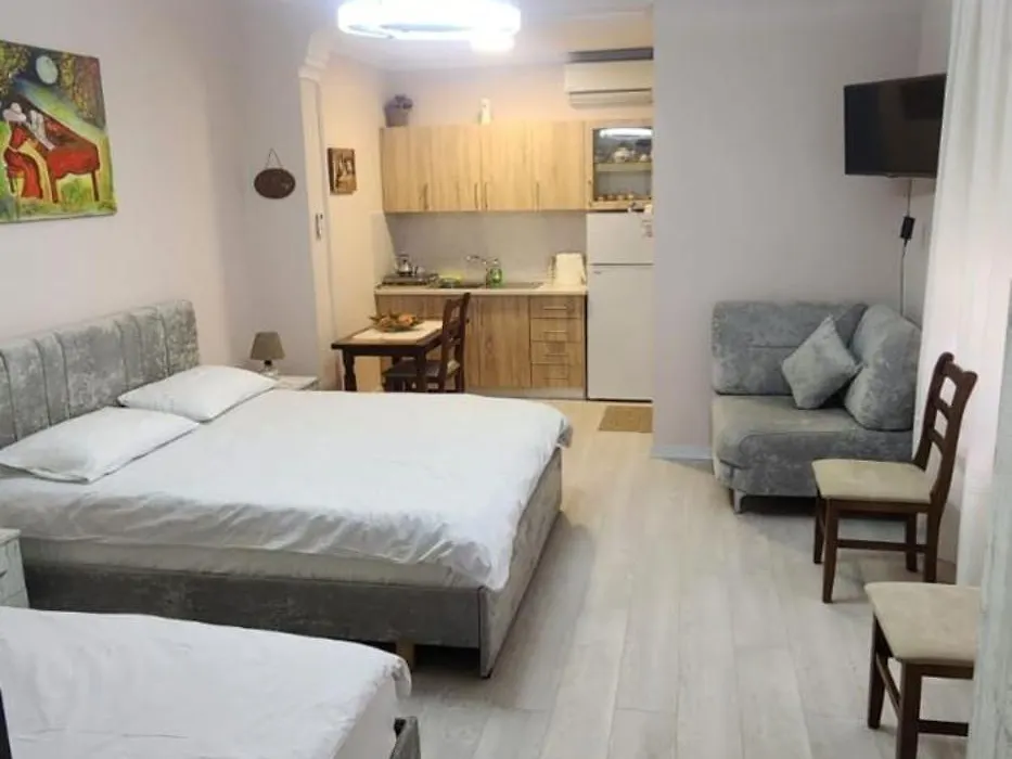 Erla'S Apartment-1