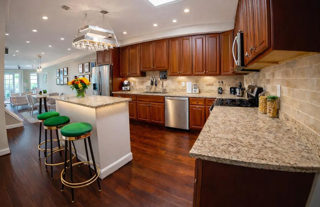 Grand Dc Group Retreat Sleeps 22 6Br 14 Beds 2 Living Rooms Free Parking-1