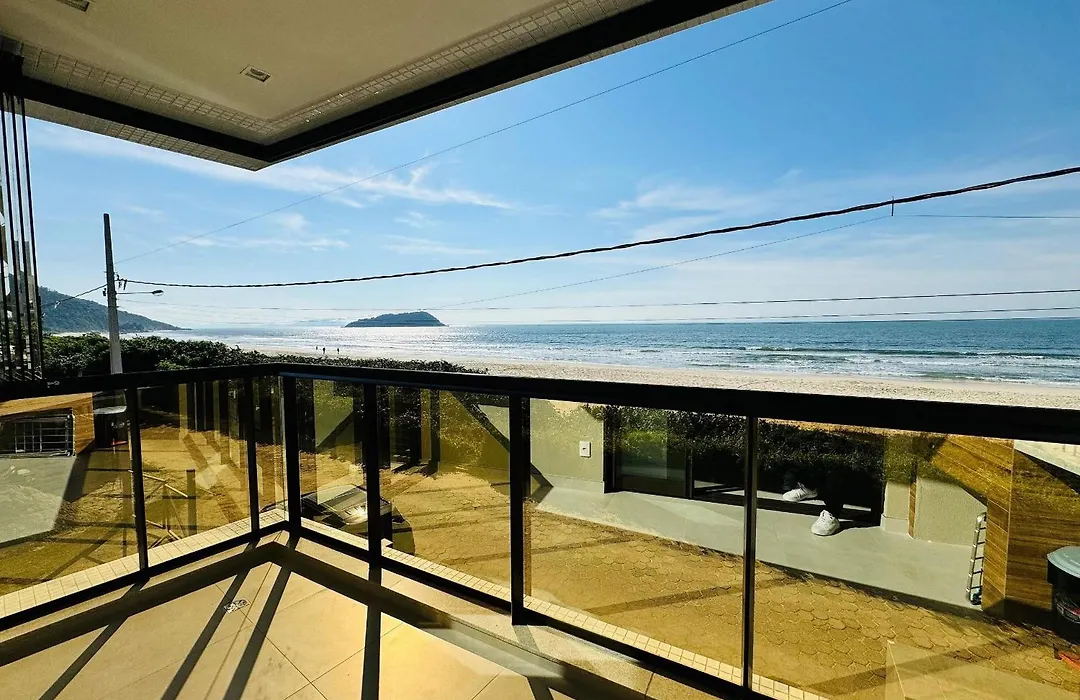 Apartamento De Frente Para O Mar Na Praia De Palmas Com Uma Suite E Duas Demi-Suites.-1