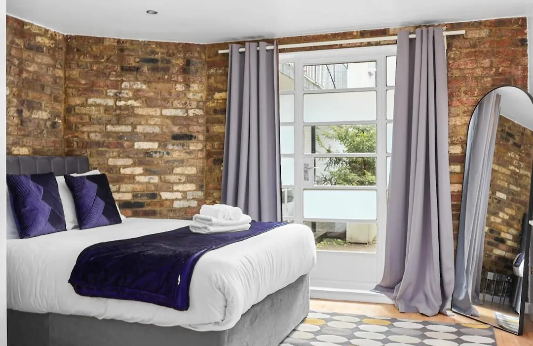 5 Bed 2 Bath Private House With Balcony - London-1