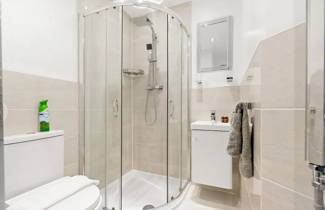 Spacious 4 Bed/2 Bath House With Garden Near Canary Wharf-1