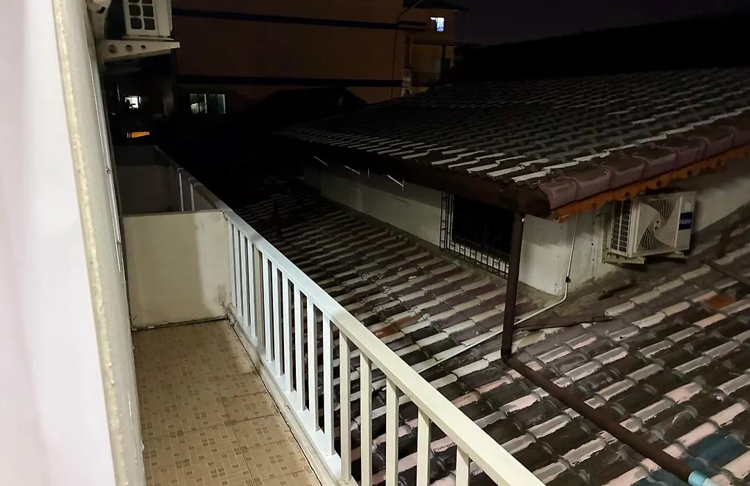 Farang House-1