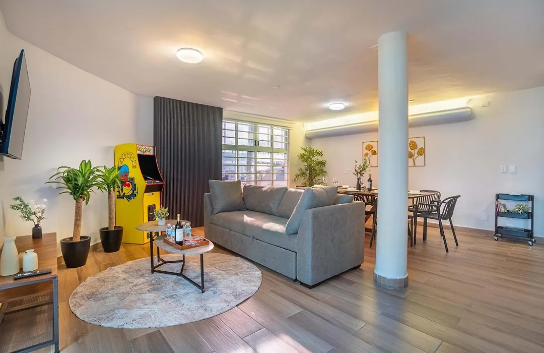Stylish Home With Arcade Game & Private Patio-1