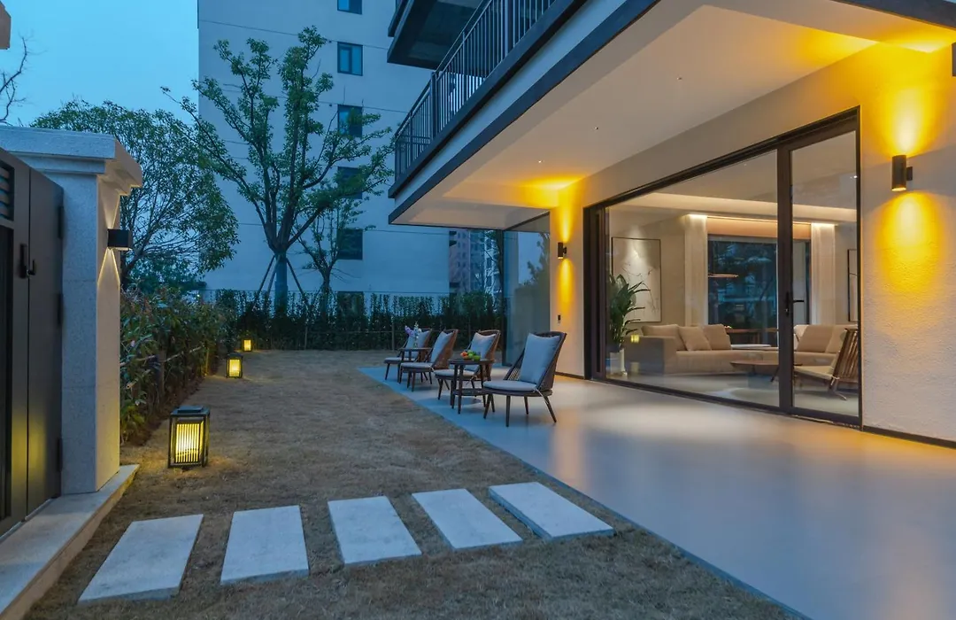 Zhangjiajie 101 Courtyard Offers Free Coffee,Complimentary Shuttle Service To The East Gate Of The Forest Park For Guests Staying Two Nights, Free Self-Service Laundry And Drying Facilities, And Paid Pick-Up And Drop-Off Services From The High-1