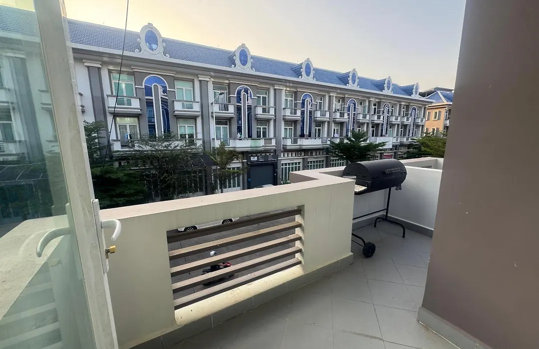 Spacious 5Br Townhouse In Central Phnom Penh-1