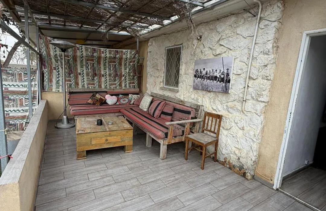 Charming Desert Stay 2 Bedrooms 2 Patios Prime Location-1