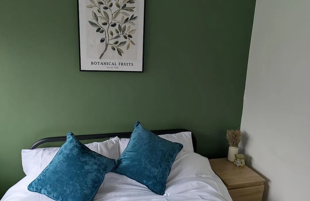 Winchester 5 Bedroom Near City And Motorways-1