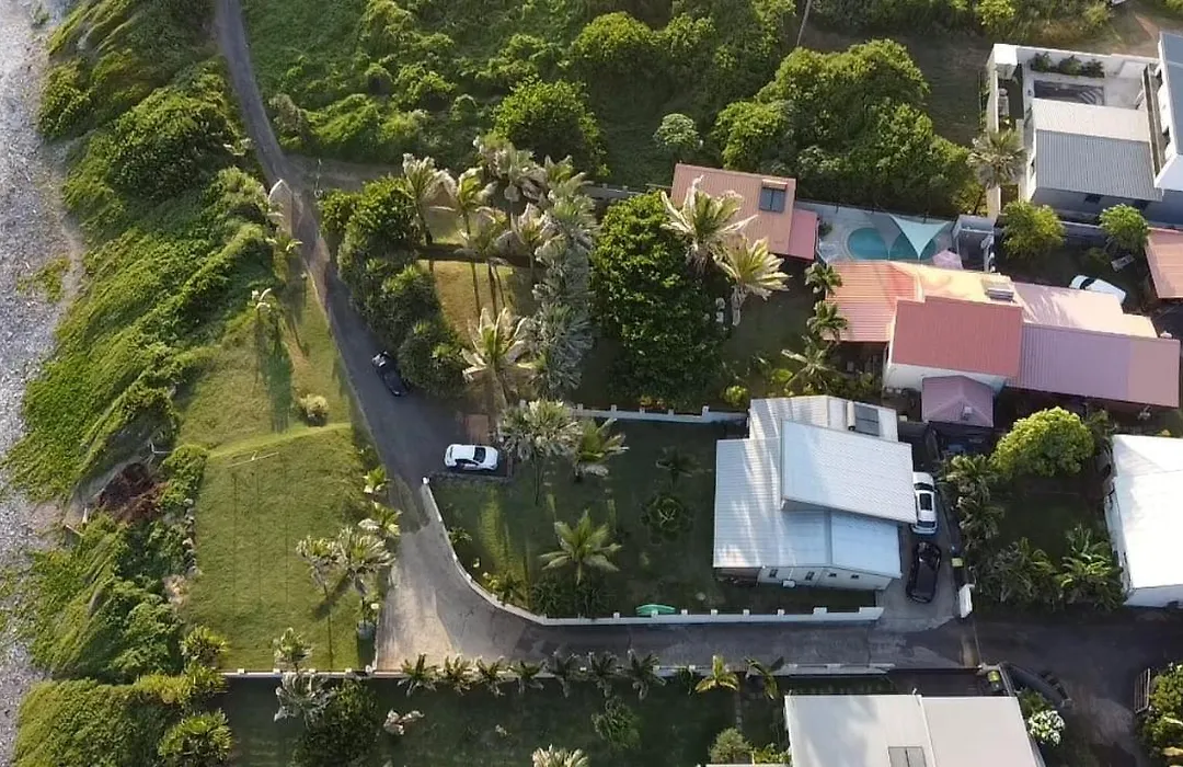 Les Pierres A Chaux Pieds Dans L Eau Avec Piscine-1