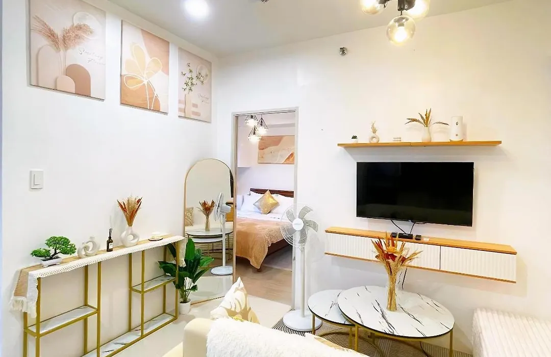 3Br With Balcony Near Burnham Park Sleeps 11-1